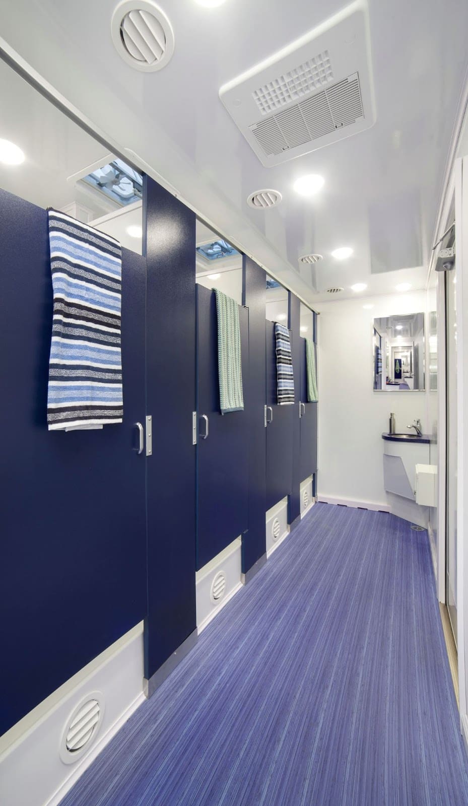 Restroom trailer rental in Massachusetts ⋆ VIPTOGO