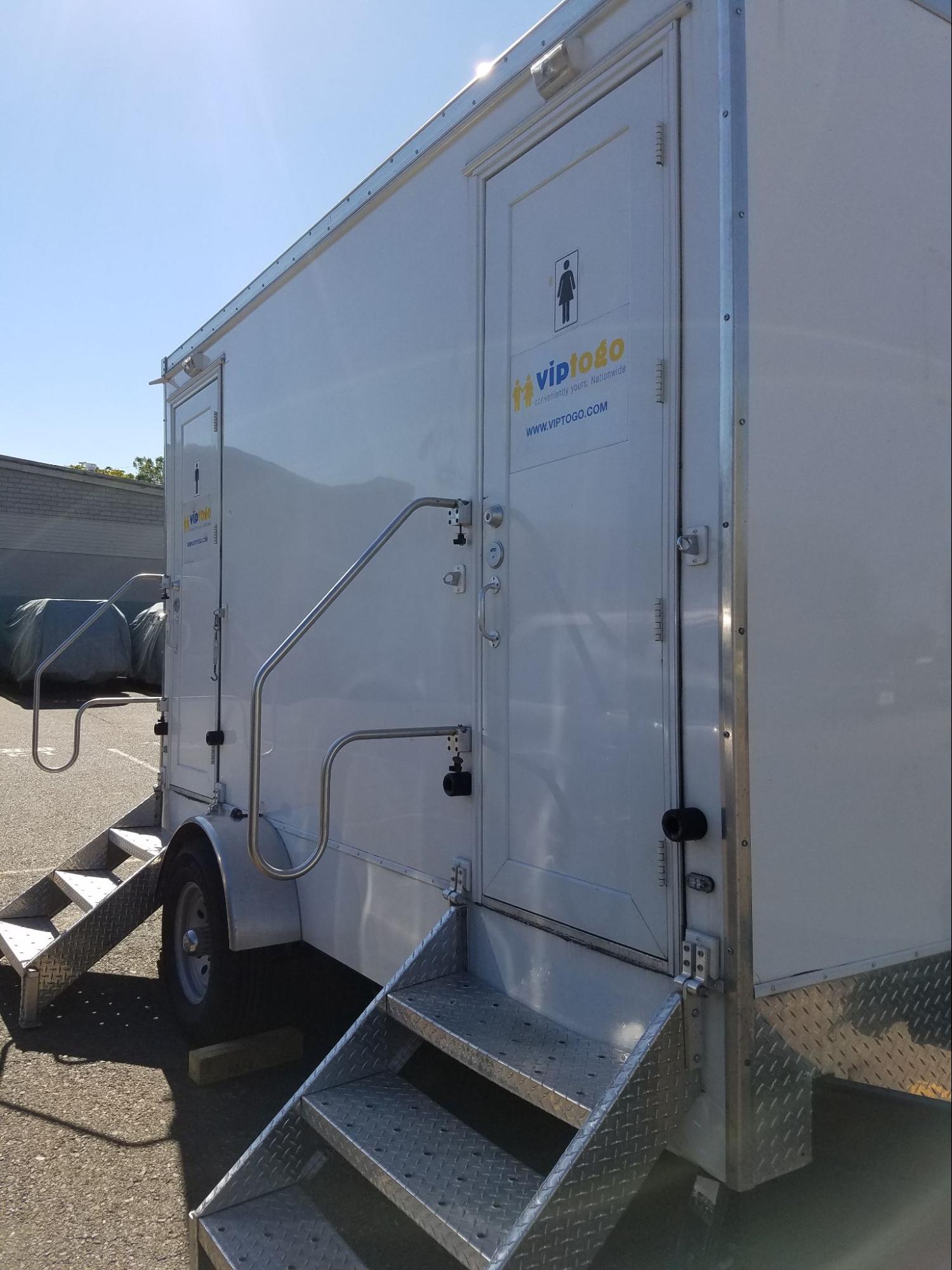 side view of restroom shower trailer