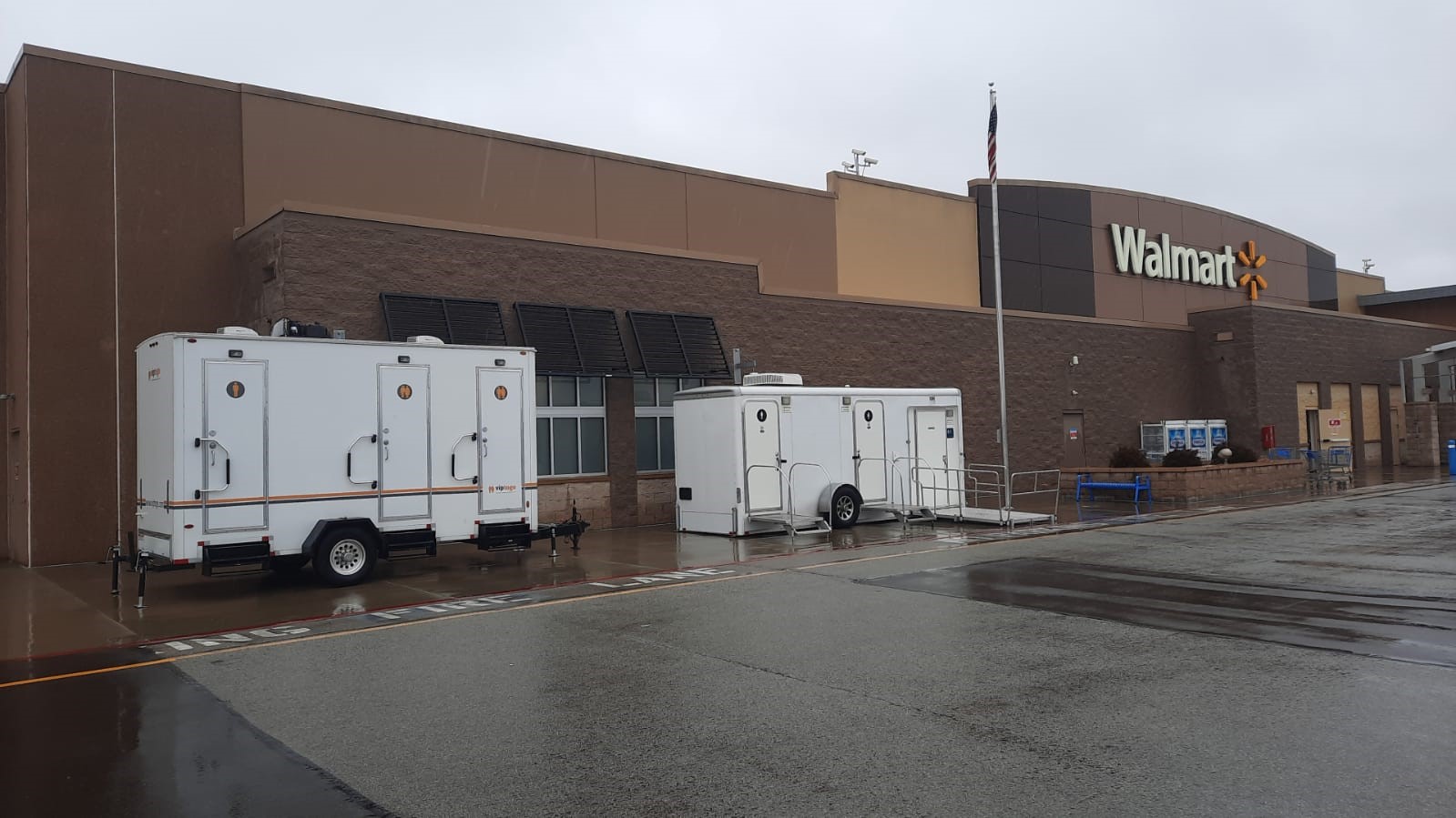 restroom trailer rentals outside store
