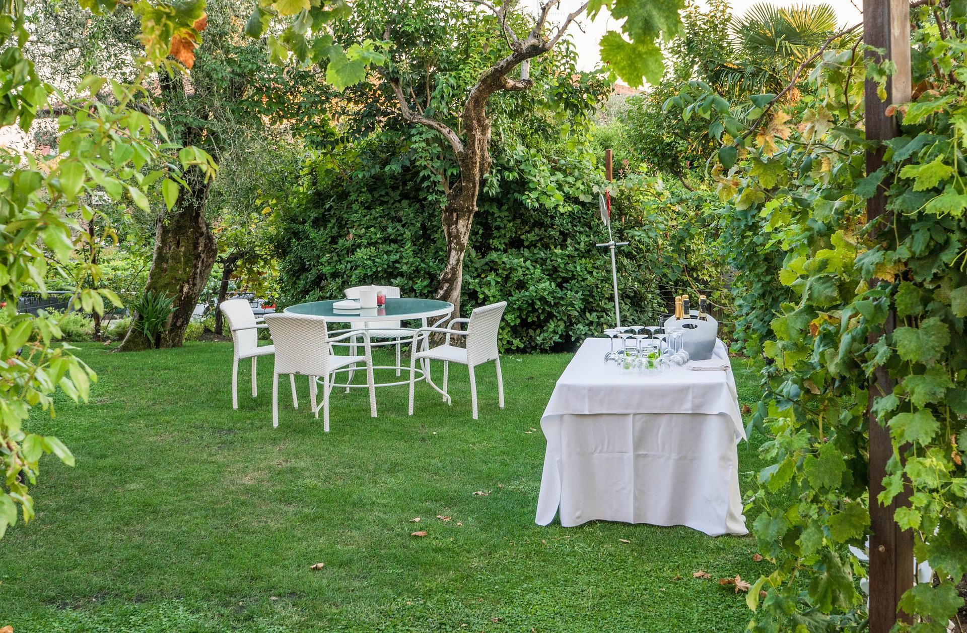 garden party table