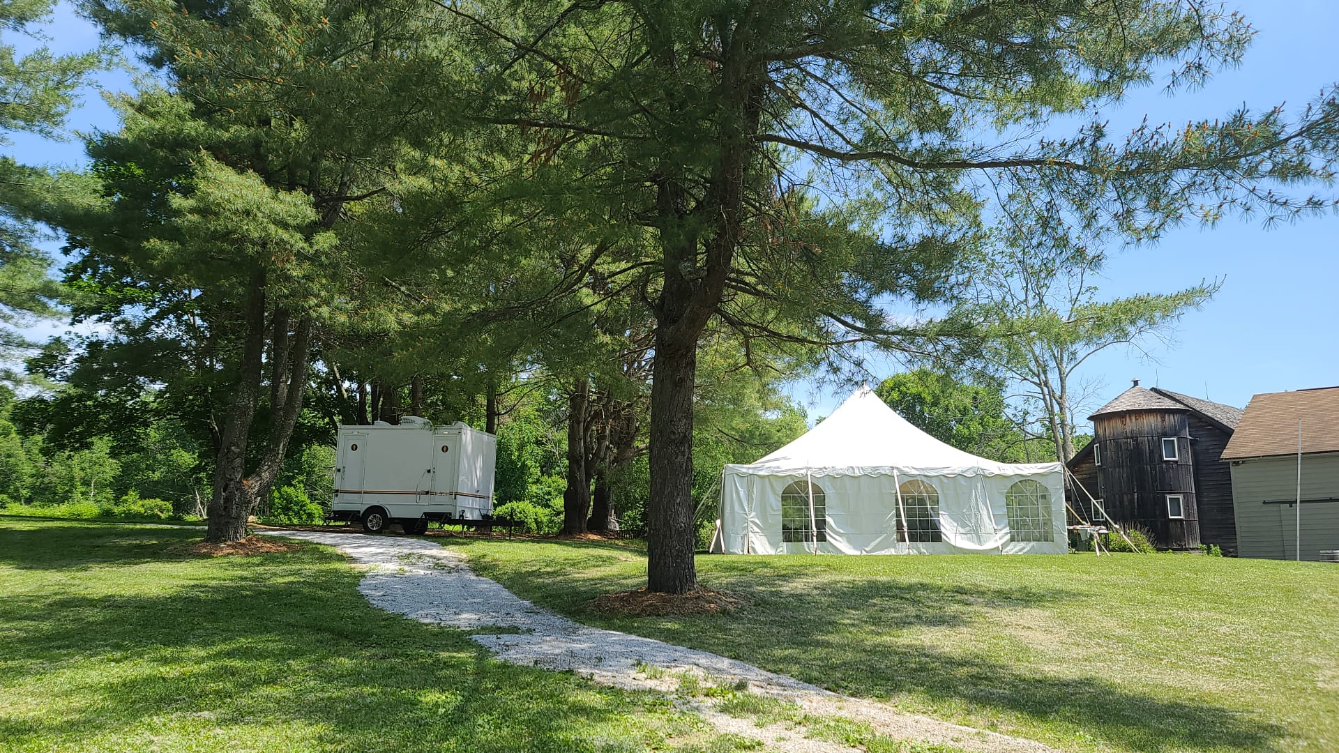 bathroom trailer rental