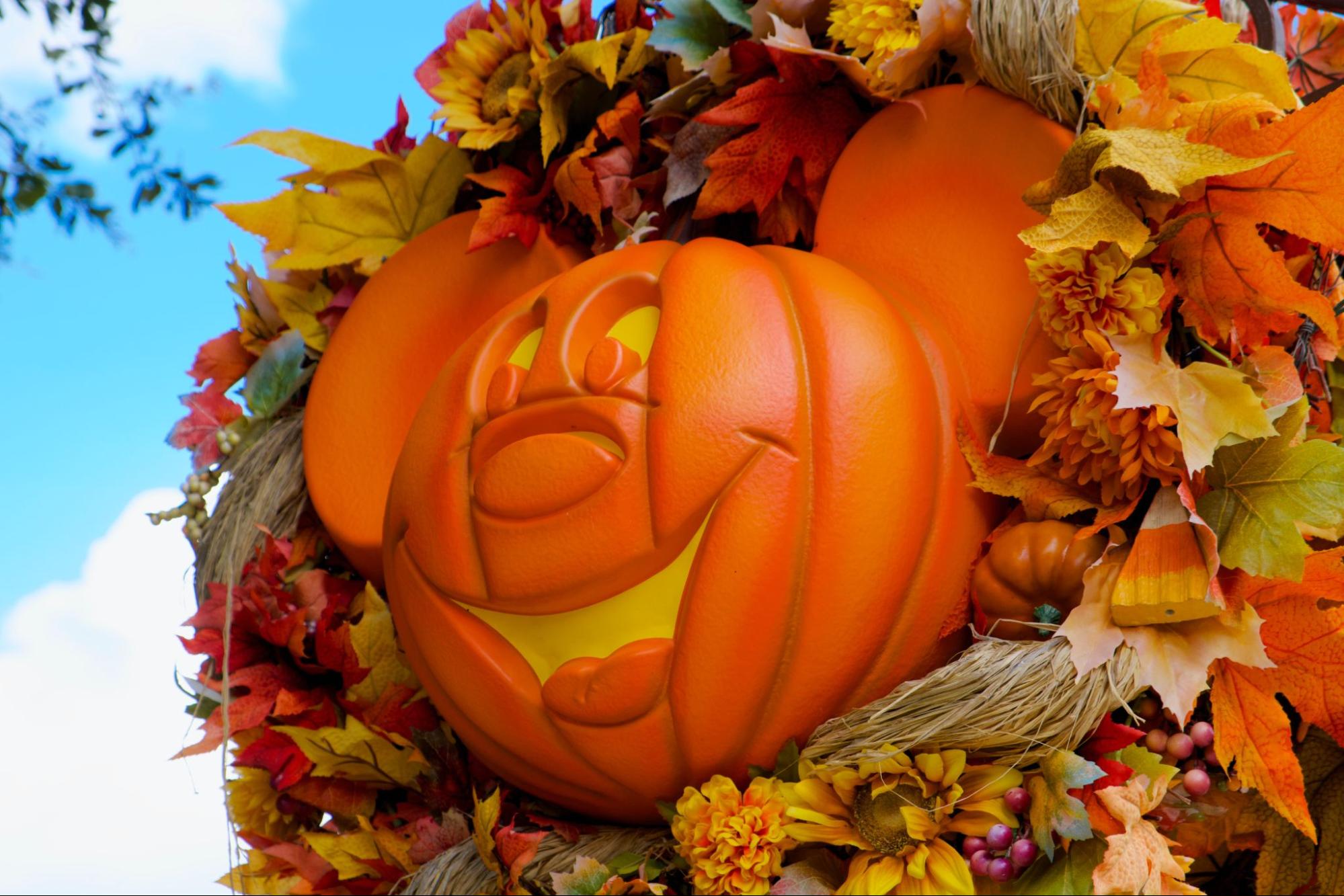 pumpkin wreath fall party decorations