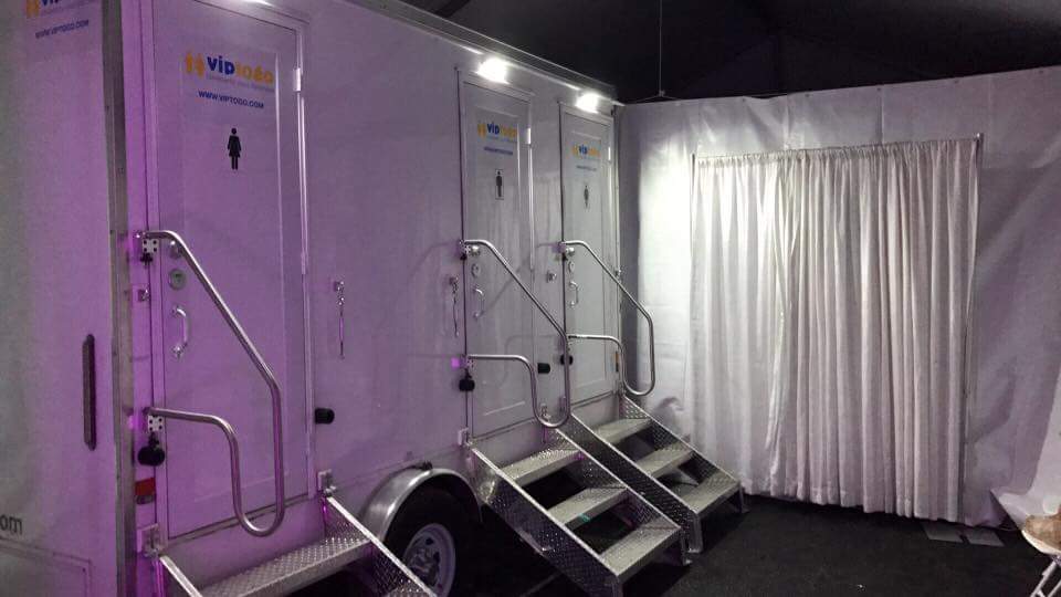 portable restroom rental for wedding