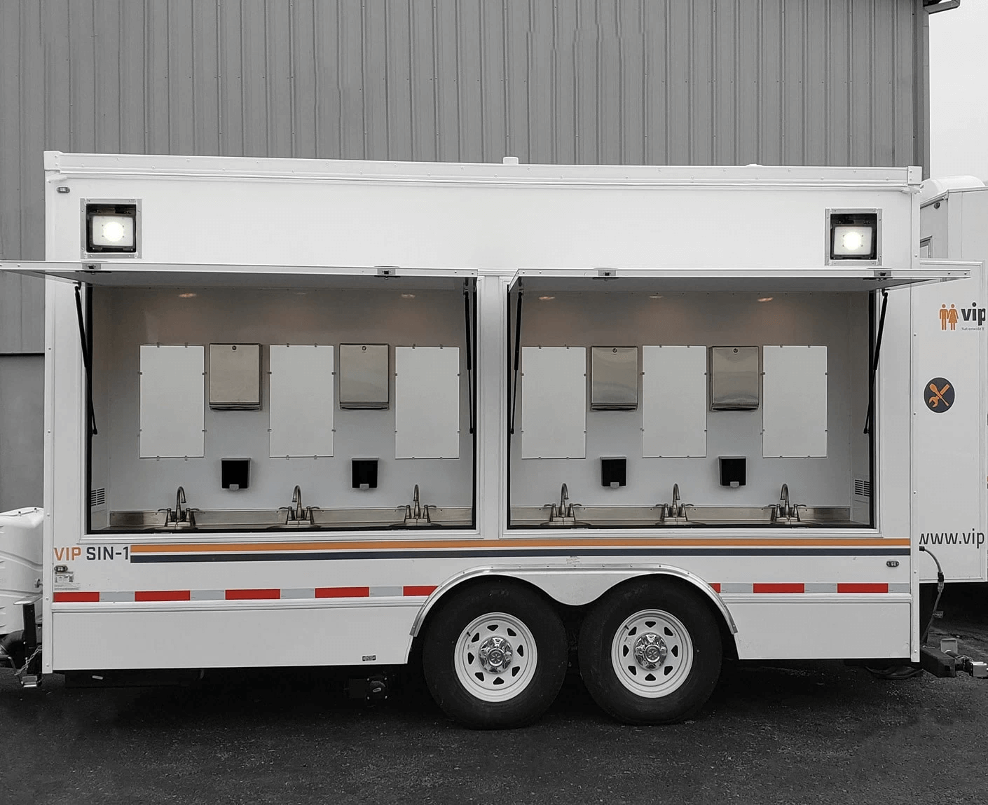 Portable sink trailer with multiple handwashing stations