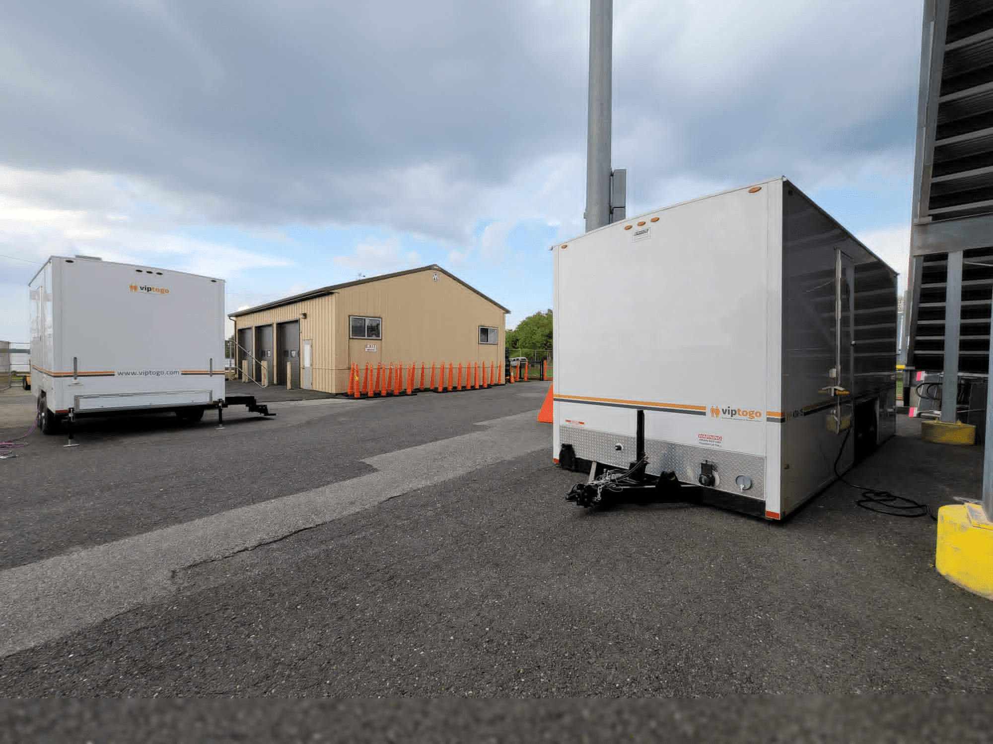 VIP To Go’s portable restroom trailer positioned at an outdoor setting VIP To Go’s portable restroom trailer positioned at an outdoor setting