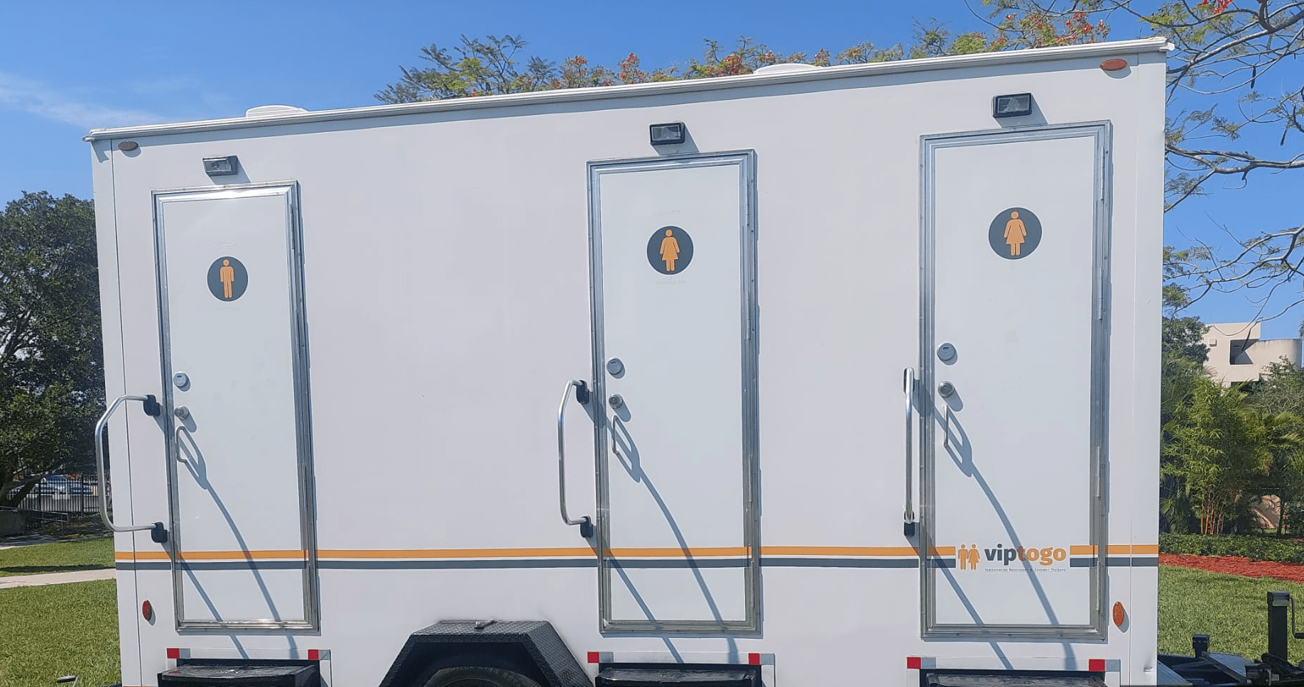 VIP To Go’s luxury event trailer outdoors