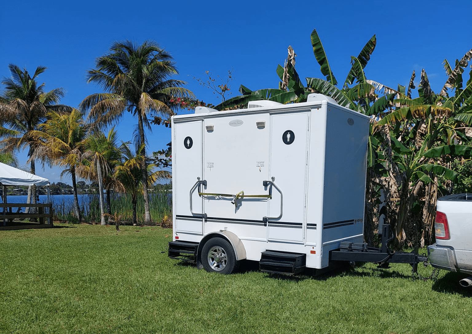 Portable toilets for outdoor weddings